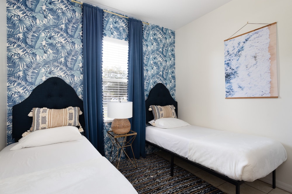 Boho Chic Family Getaway with King Bed Suite & Hot Tub Close To Beaches!