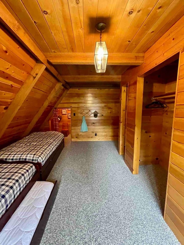 Riverfront Log Cabin in Roseburg’s Wine Country Douglas County Vrbo