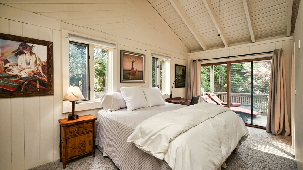 Picturesque Hither Hills bungalow surrounded by a beautiful garden