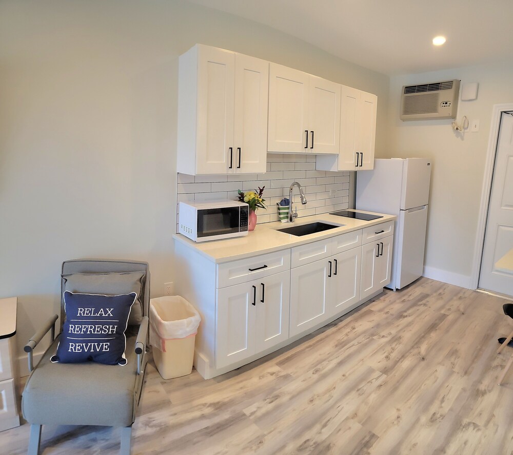 Satellite Motel - Daze Off 105