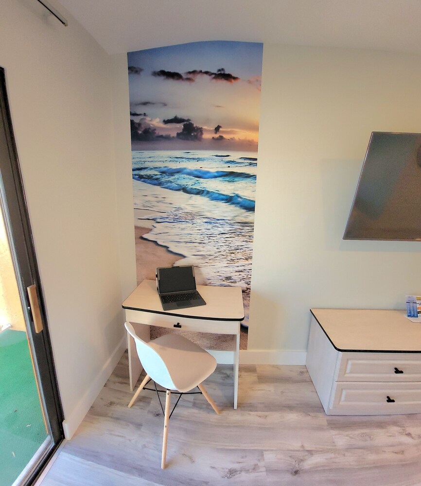 Satellite Motel - Daze Off 105