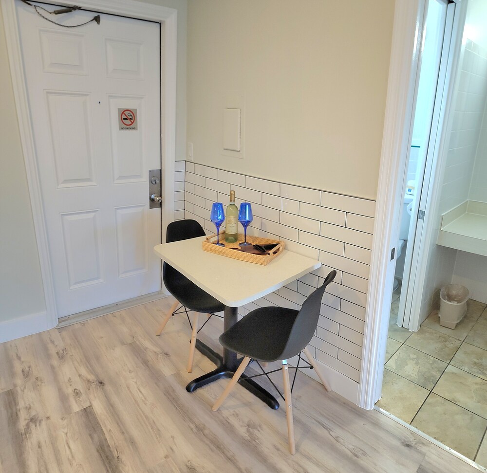 Satellite Motel - Daze Off 105