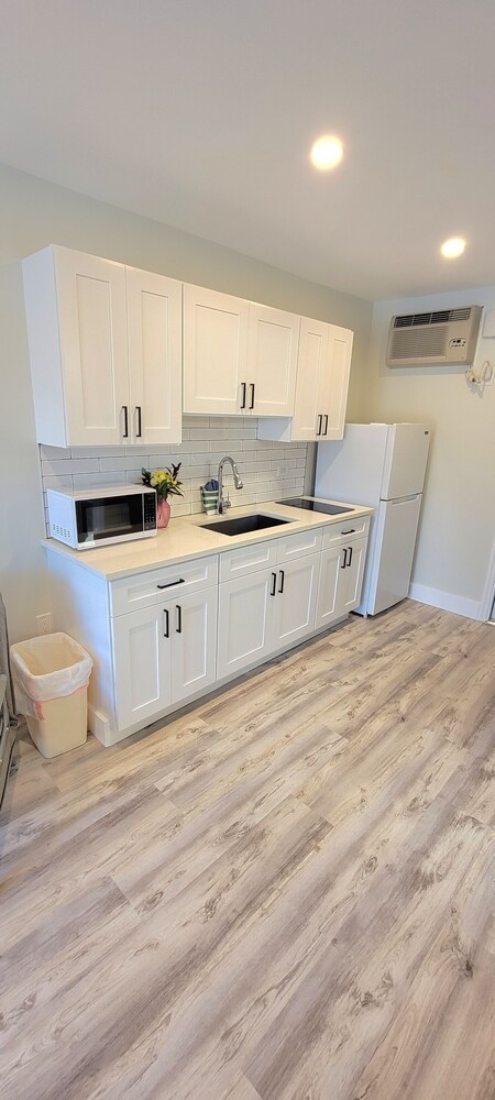 Satellite Motel - Daze Off 105