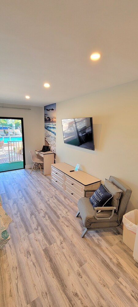 Satellite Motel - Daze Off 105