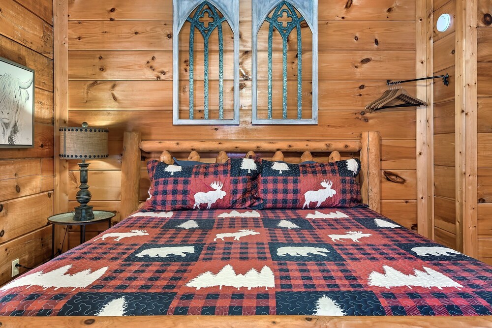 NEW 15 OFF 10Min to Pkwy+Bunk Beds+HotTub+VIEWS Pigeon Vrbo