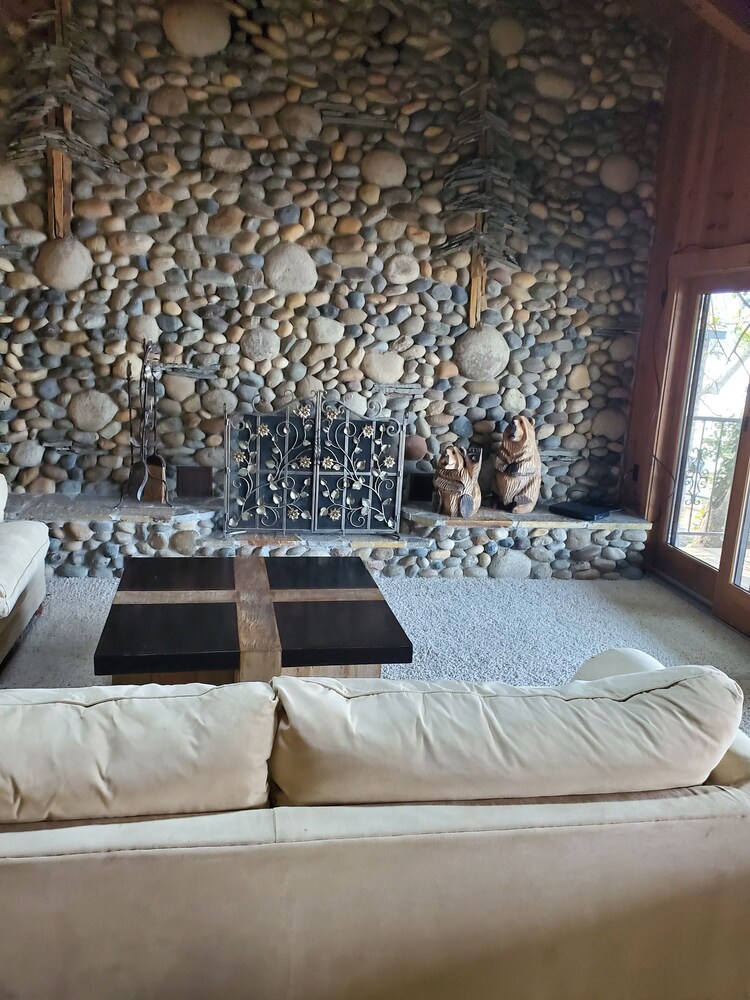 Cheerful Lakefront 4 Bedroom Cabin Bass Lake Vrbo