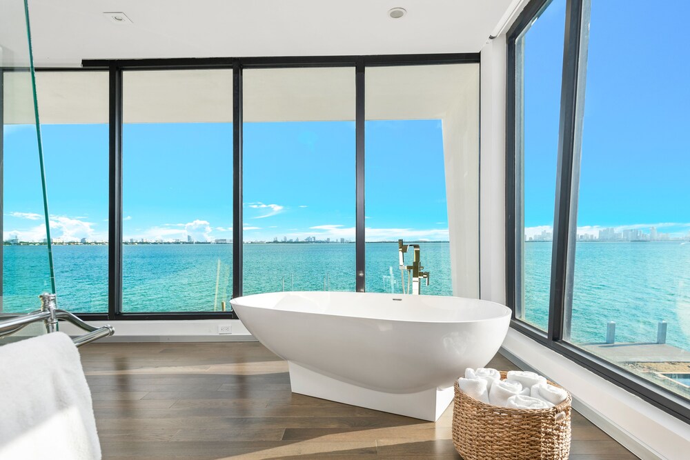 Villa Violette with the most beautiful view in Miami