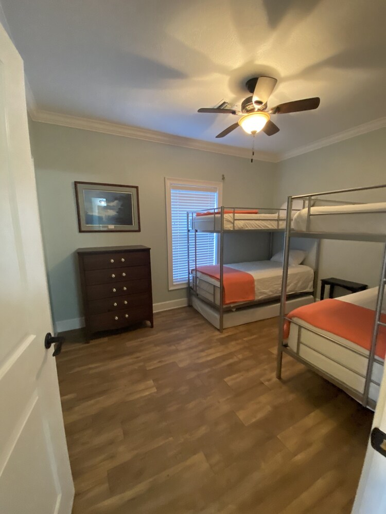 Canal home near great fishing, gambling,restaurants and the beach