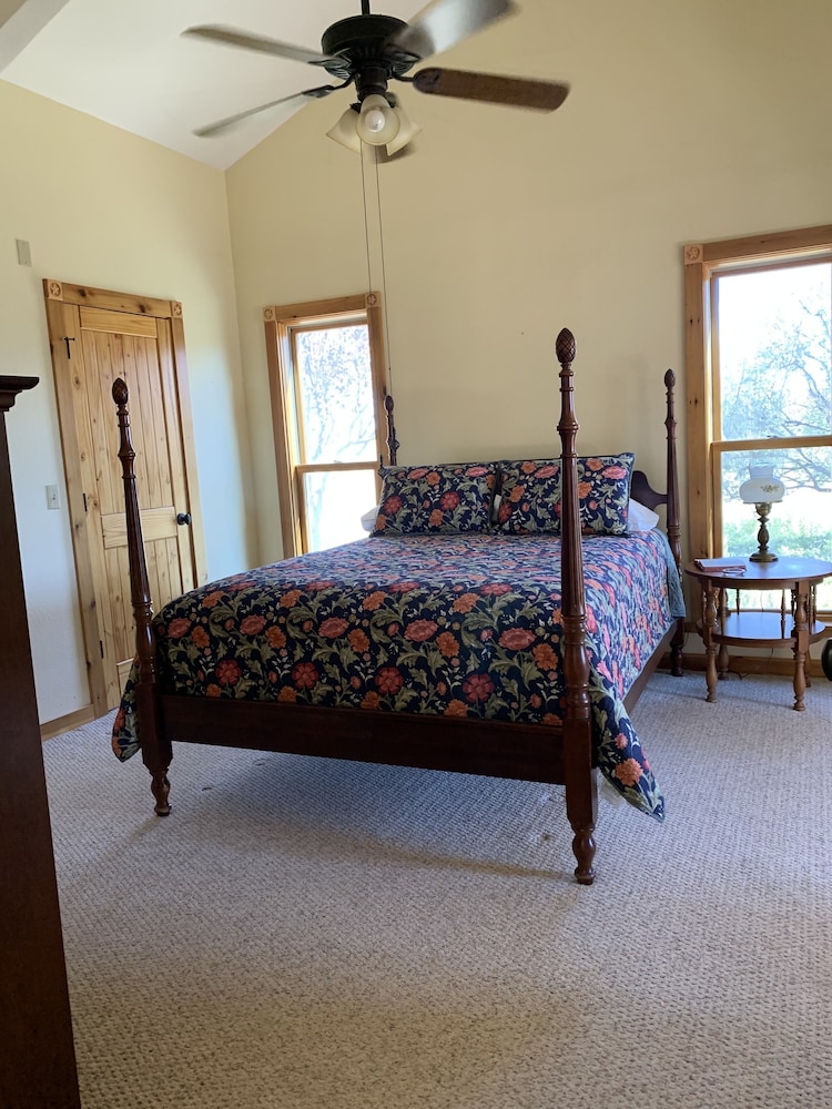 Cozy Home With Mountain Views Near Davis Mtn State Park and McDonald