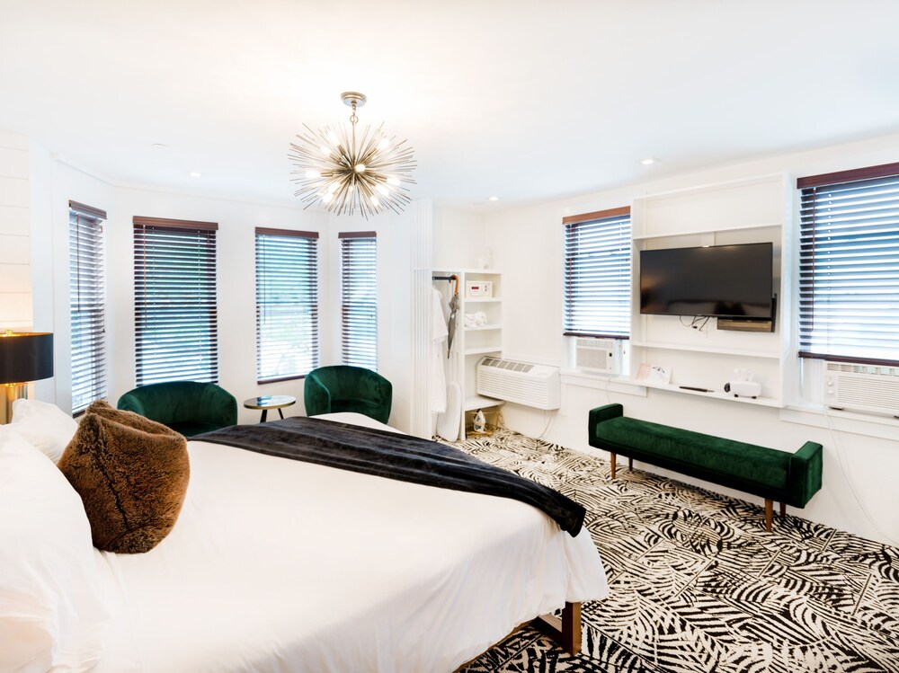 American Beech in Greenport Deluxe King Suite 11 Greenport Vrbo