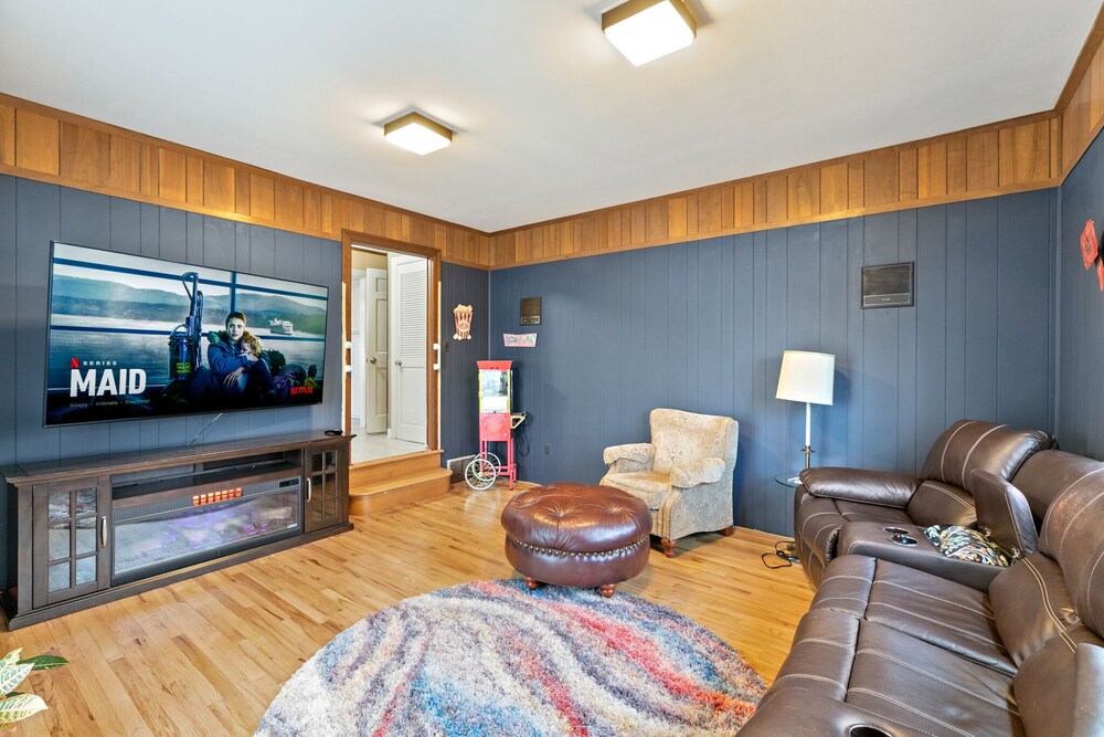 Living room, Best of Both Worlds_Lakefront Getaway... 7 Miles from Long Beach Island