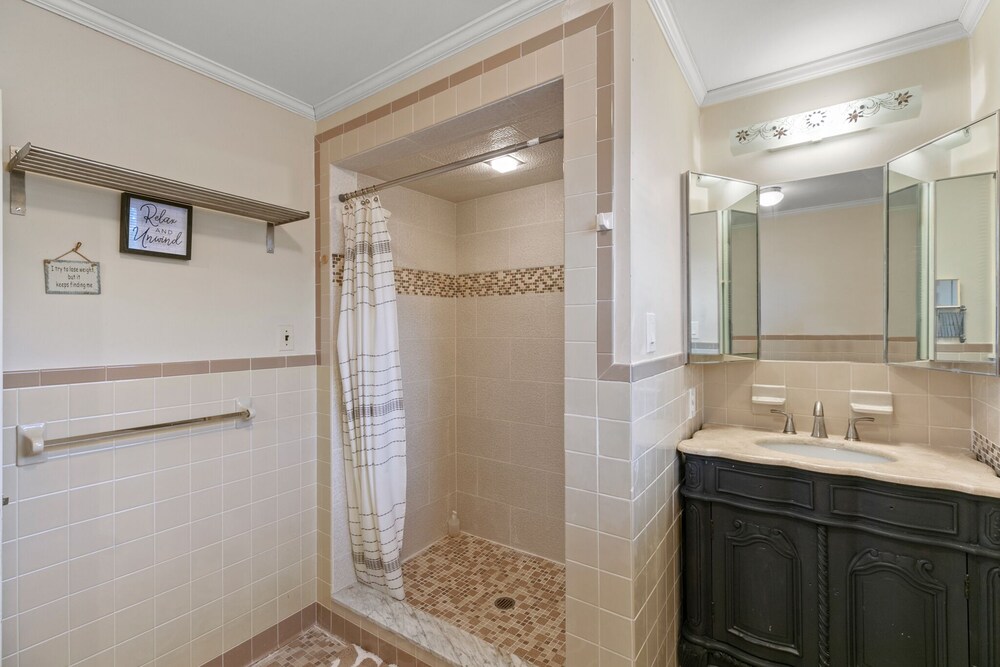 Bathroom, Best of Both Worlds_Lakefront Getaway... 7 Miles from Long Beach Island