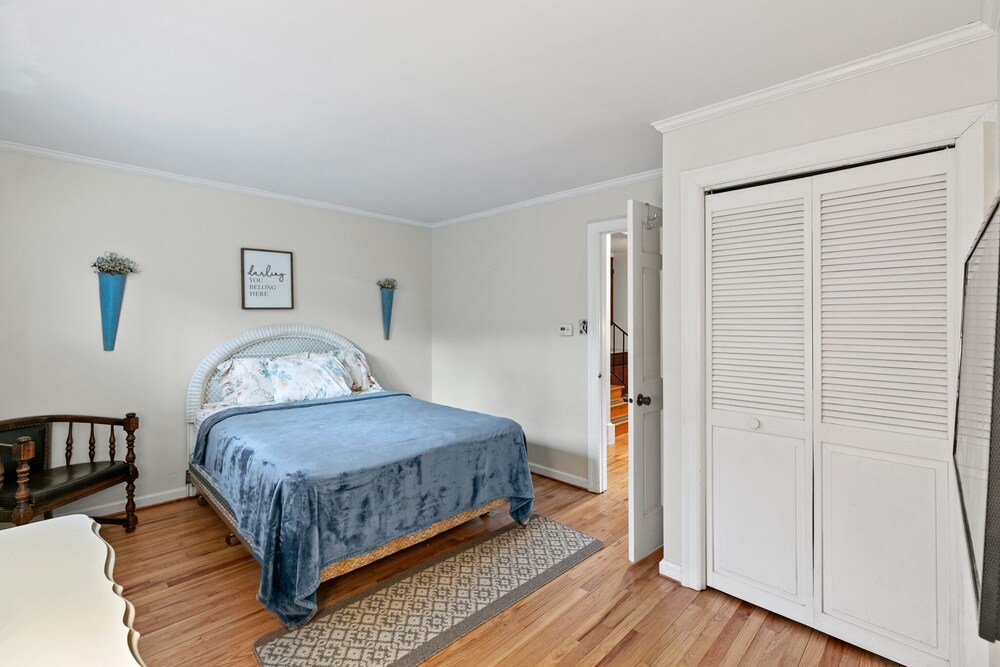 Room, Best of Both Worlds_Lakefront Getaway... 7 Miles from Long Beach Island