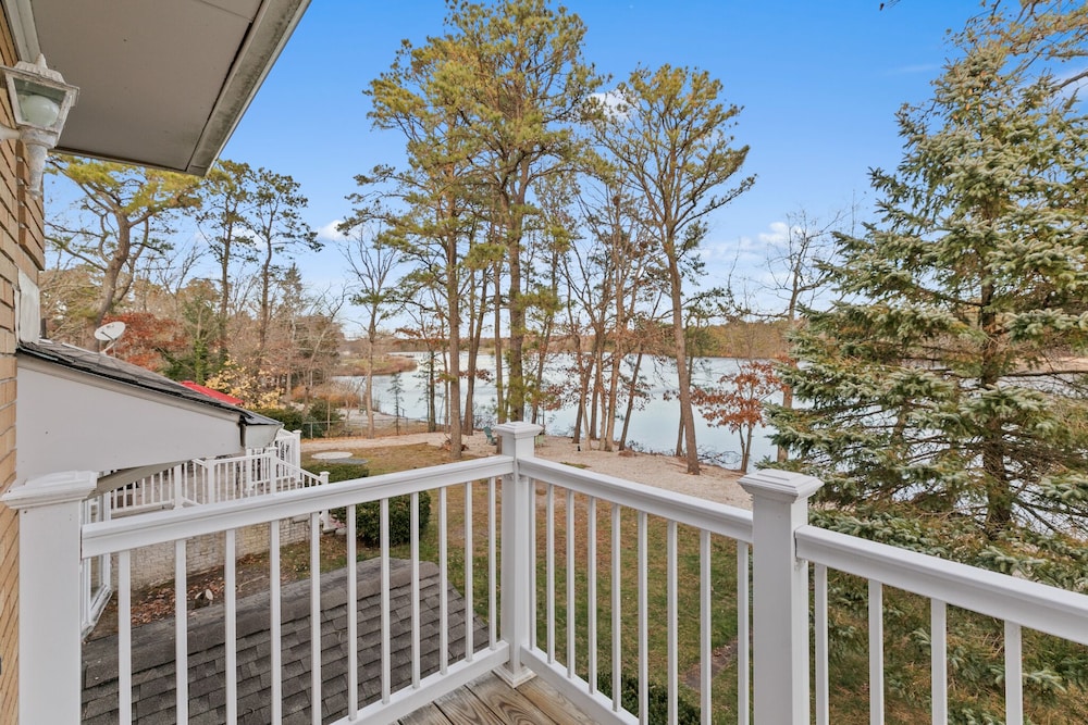 Balcony, Best of Both Worlds_Lakefront Getaway... 7 Miles from Long Beach Island