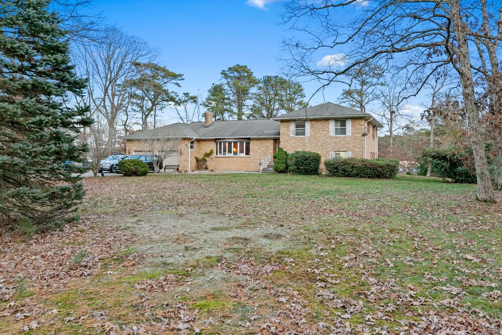 Best of Both Worlds_Lakefront Getaway... 7 Miles from Long Beach Island
