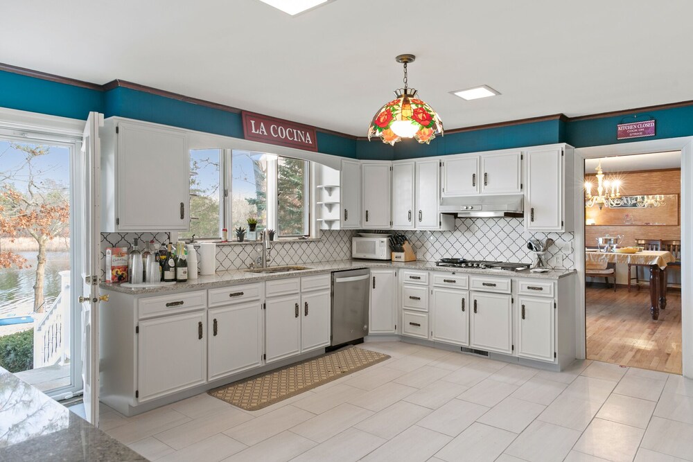 Private kitchen, Best of Both Worlds_Lakefront Getaway... 7 Miles from Long Beach Island