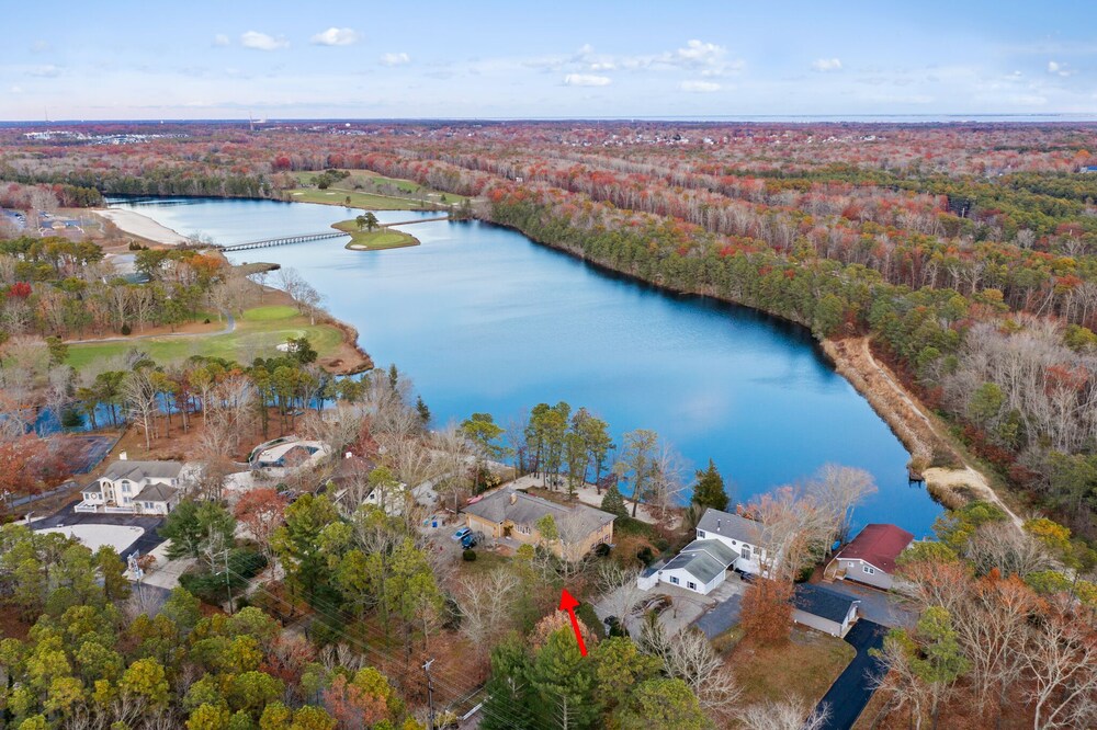 Best of Both Worlds_Lakefront Getaway... 7 Miles from Long Beach Island