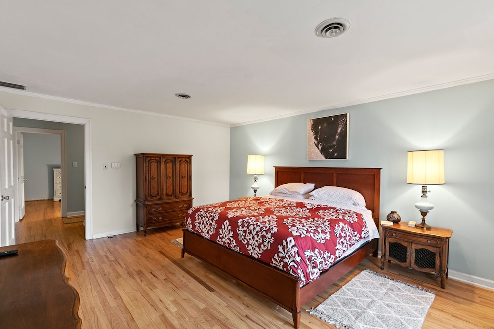 Room, Best of Both Worlds_Lakefront Getaway... 7 Miles from Long Beach Island