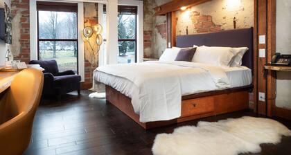 The Horton Hotel and Rooftop Lounge