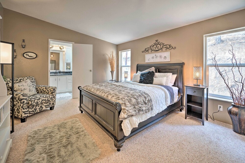 John Day Lakehouse w/ a Great Outdoor Space! Grant County Vrbo