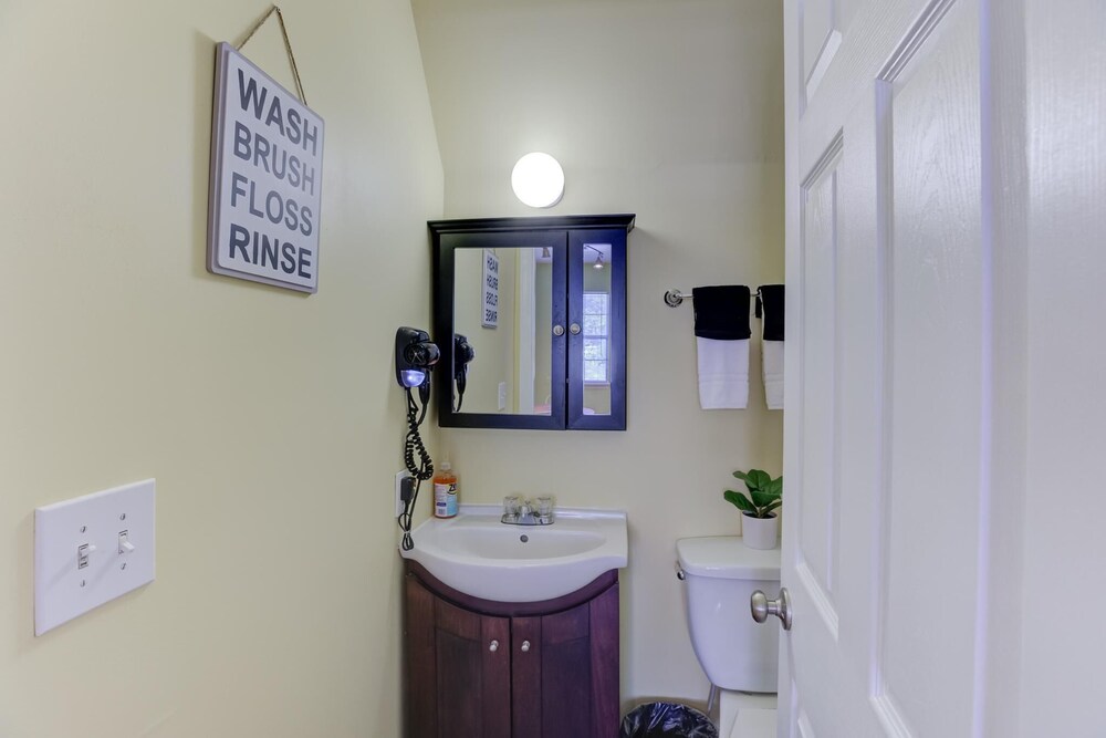 Walkable Treetop Studio In Heart Of Midtown
