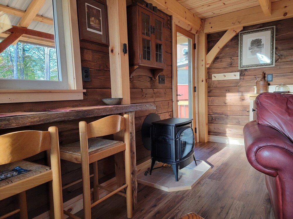 NH TREEHOUSE LIFE - Stay in a real treehouse!