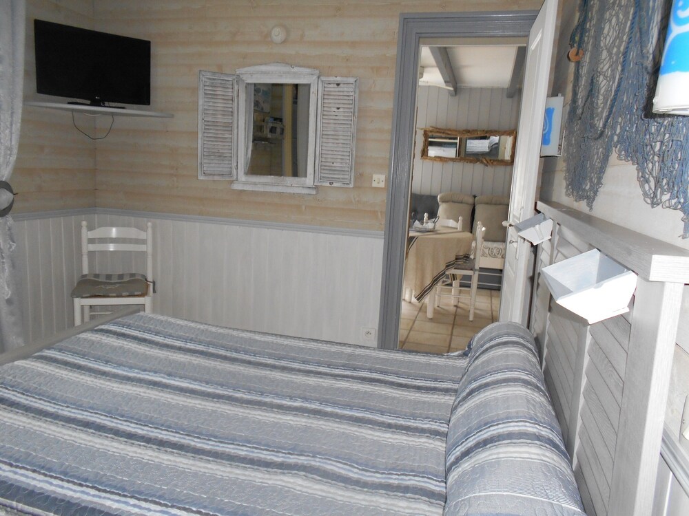 ILE DE RE, St Martin, with bikes, wifi, kitchen, parking, beach, port