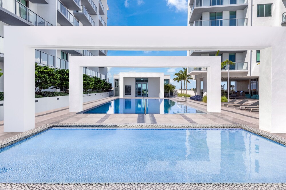 CH902 DESIGN DISTRICT, LUXURY PARADISE