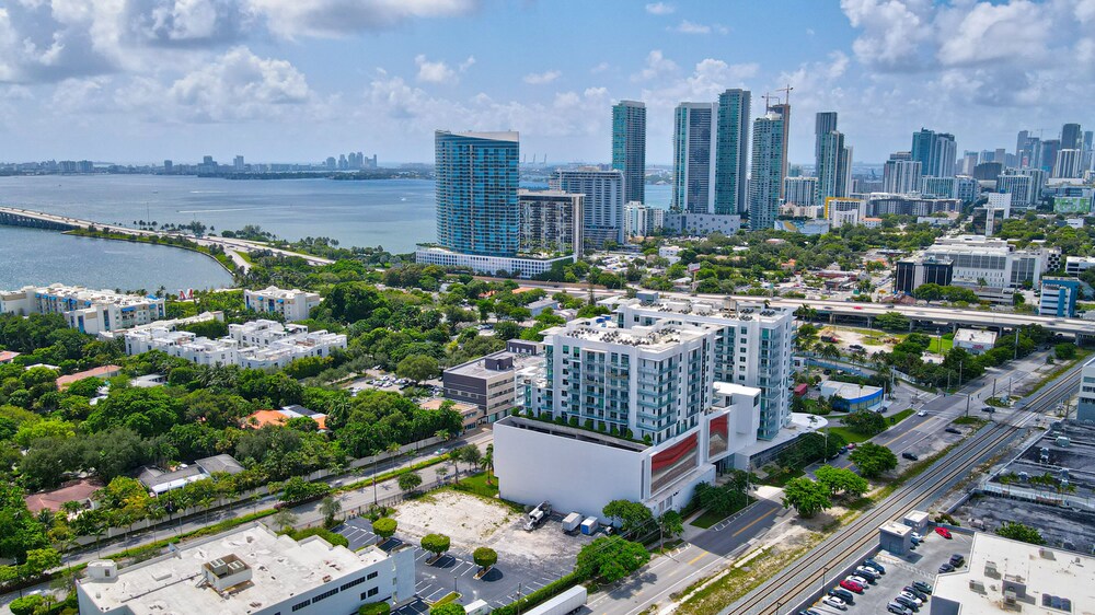 CH902 DESIGN DISTRICT, LUXURY PARADISE