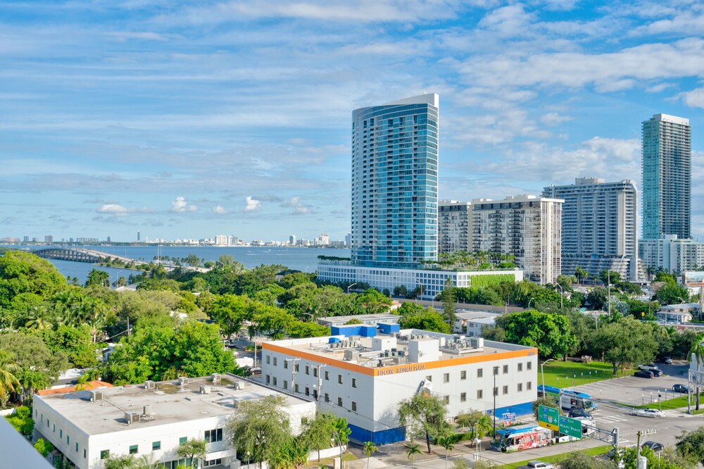 CH902 DESIGN DISTRICT, LUXURY PARADISE