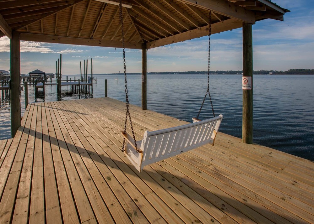 Just Listed: Beautiful cottage, pool, beach & pier. Better grab your dates