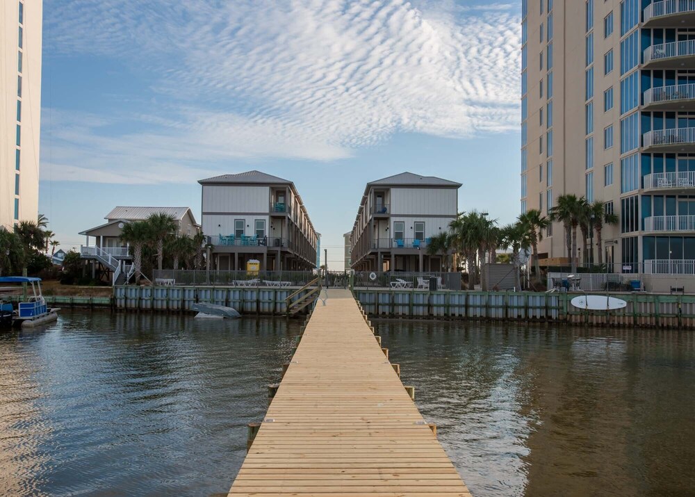 Just Listed: Beautiful cottage, pool, beach & pier. Better grab your dates
