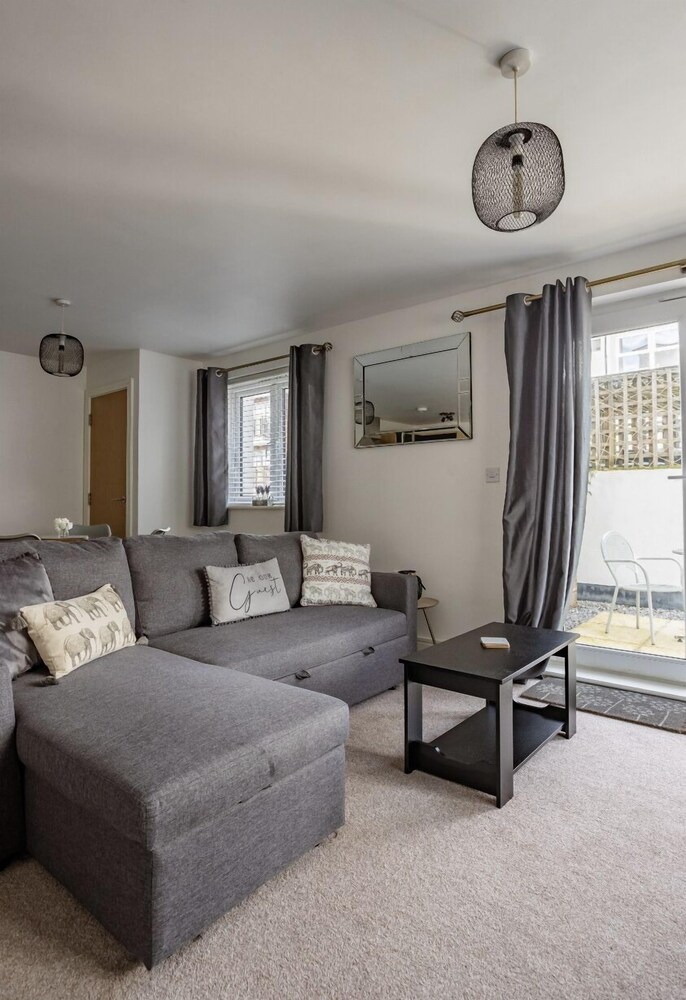 Stunning 2-bed Apartment in Newton Abbot