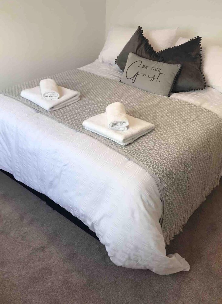 Stunning 2-bed Apartment in Newton Abbot