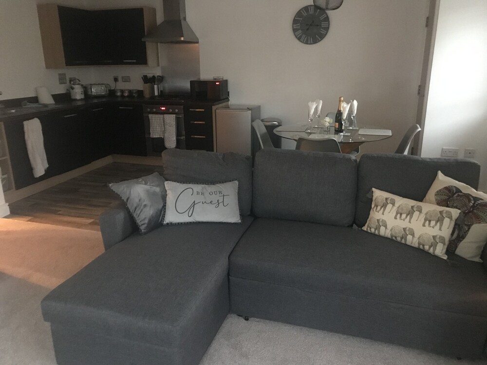 Stunning 2-bed Apartment in Newton Abbot