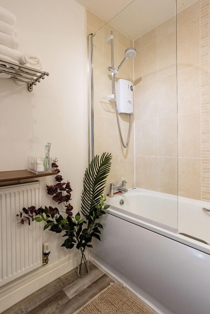 Stunning 2-bed Apartment in Newton Abbot