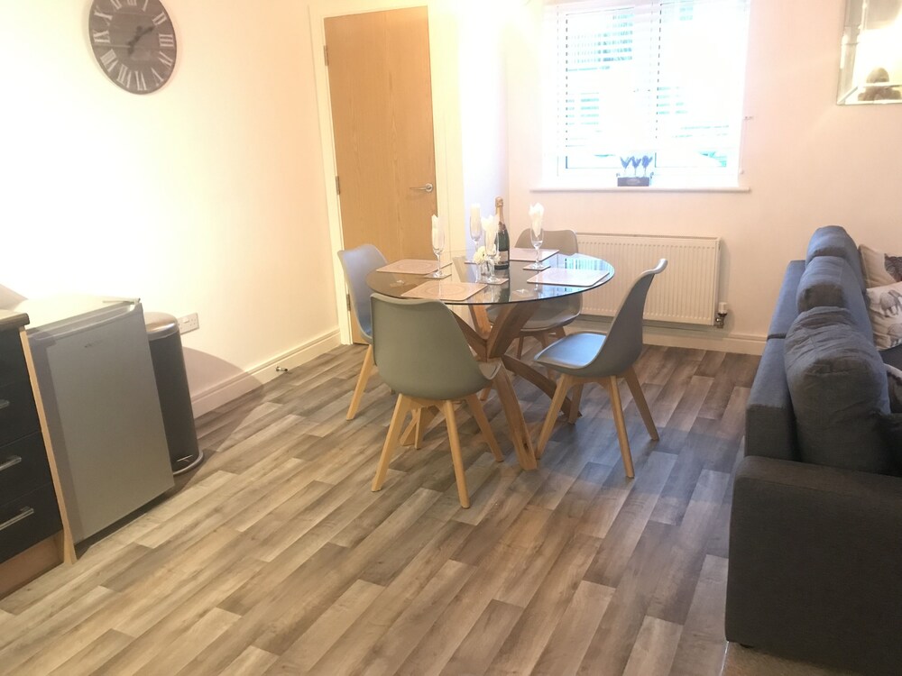 Stunning 2-bed Apartment in Newton Abbot