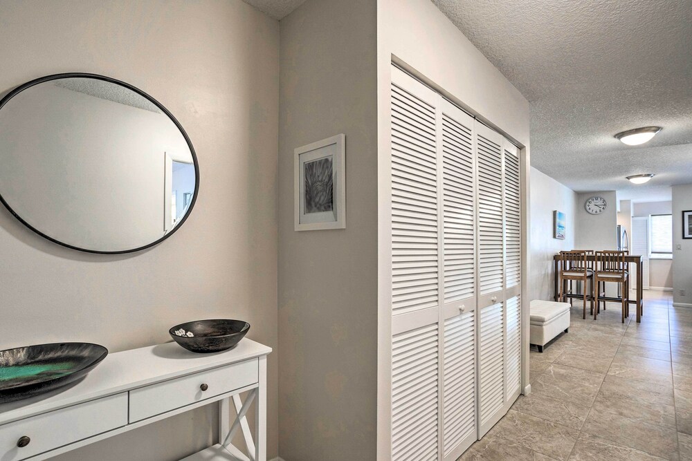 Jupiter Bay Condo w/ Pool