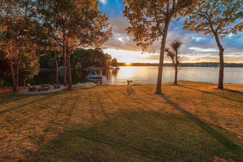 Channel Marker w/Optional Boat Rental