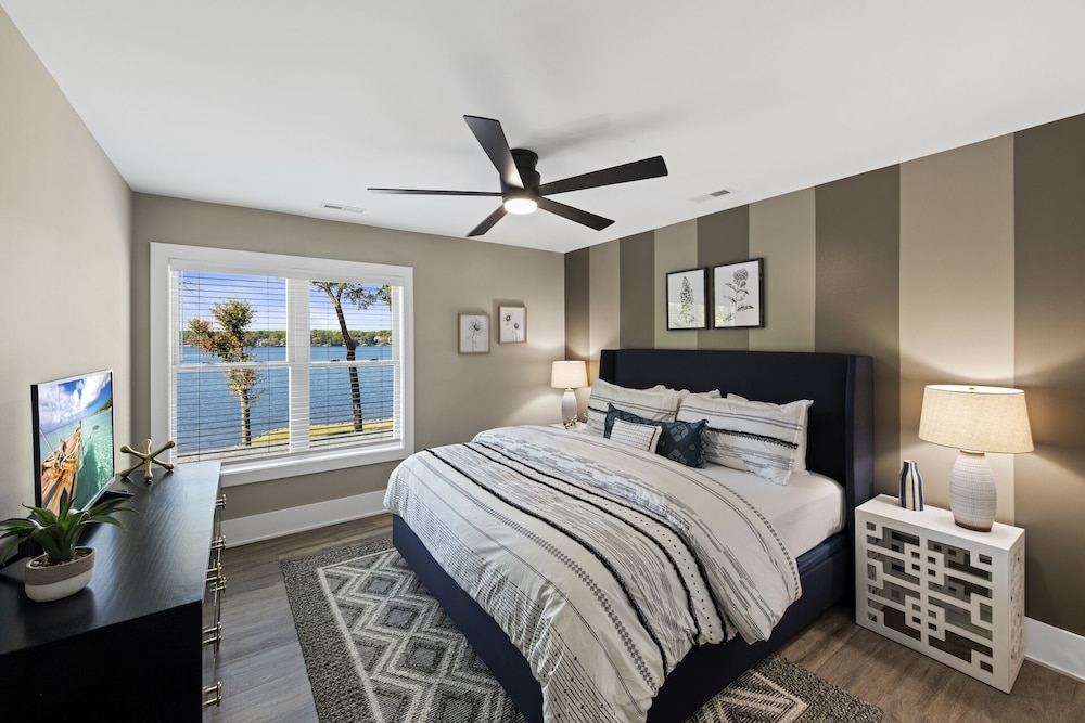 Channel Marker w/Optional Boat Rental