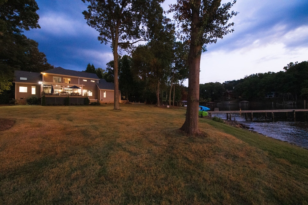 Channel Marker w/Optional Boat Rental
