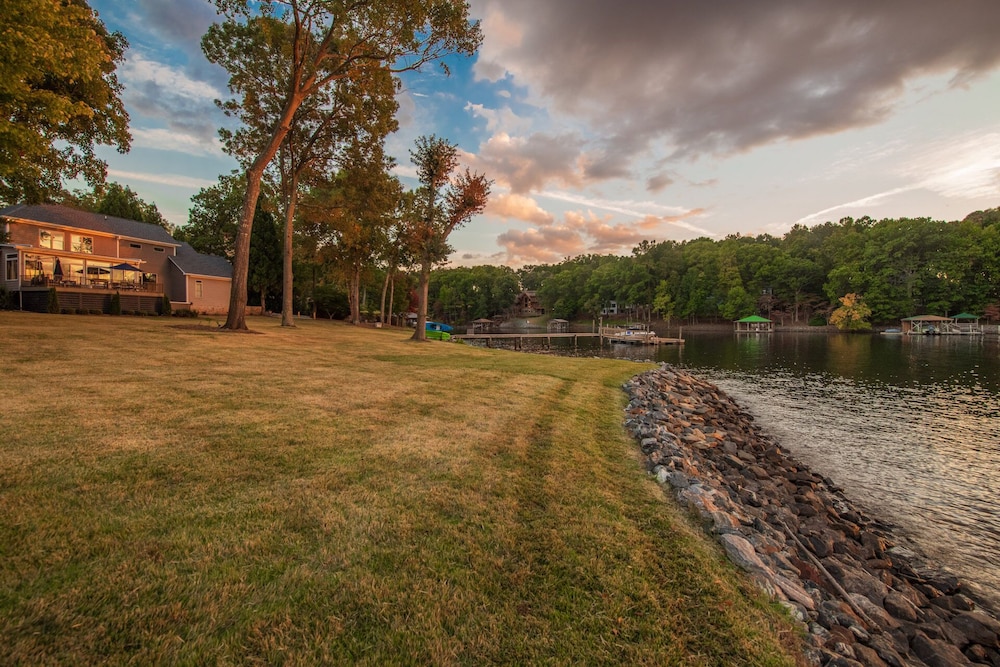 Channel Marker w/Optional Boat Rental
