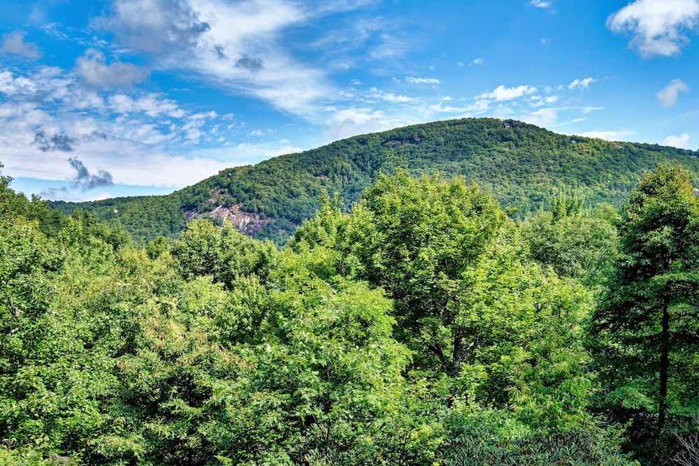 Stunning Views From This Three Bedroom Home - Big Bear Lodge