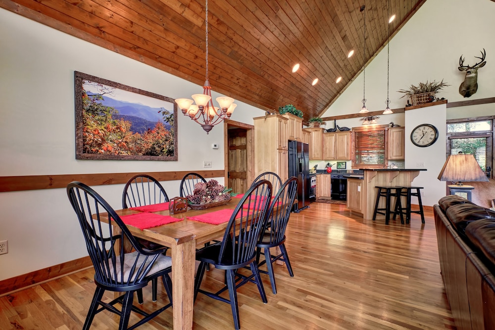 Stunning Views From This Three Bedroom Home - Big Bear Lodge