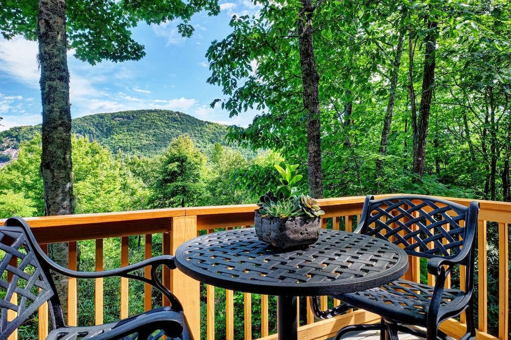 Stunning Views From This Three Bedroom Home - Big Bear Lodge