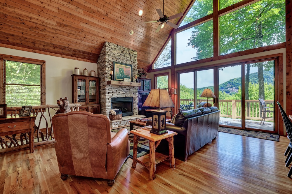 Stunning Views From This Three Bedroom Home - Big Bear Lodge