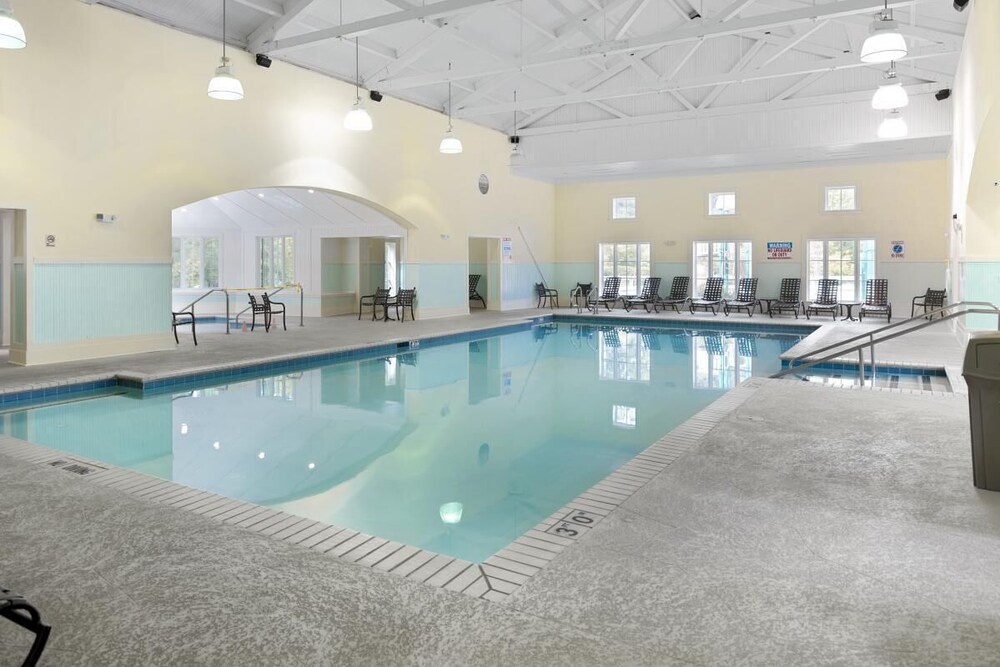 Minutes from Colonial Williamsburg Attractions! 2 Serene Units, Kitchen, Pool, Hiking