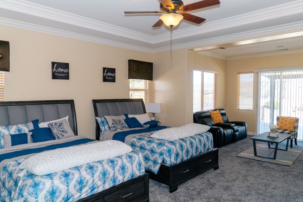 LUXURY HOME 3300 SQ FT, SPACIOUS WITH BEAUTIFUL PATIO Apple Valley