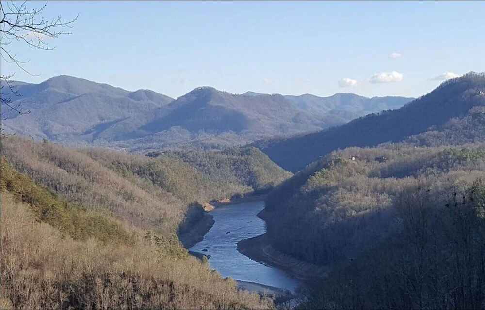 Ian’s Getaway, Hiking, motorcycle friendly, whitewater rafting, Casino,GSMRR!