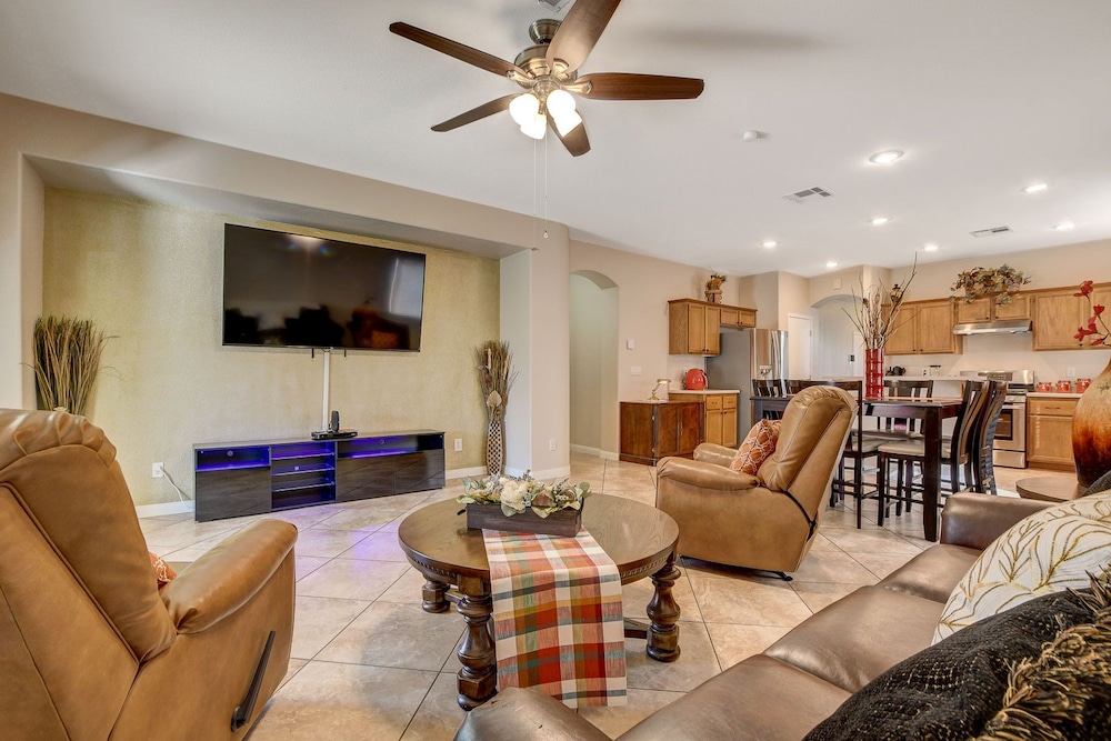 Unique Home, Pool, Hot Tub & Game Room